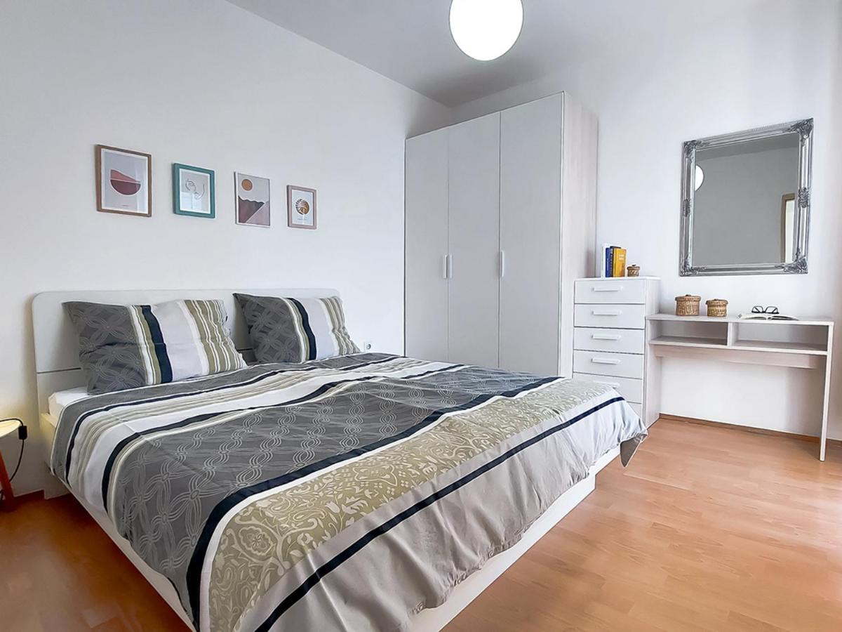 Apartments Tena With Private Parking Πούλα Εξωτερικό φωτογραφία