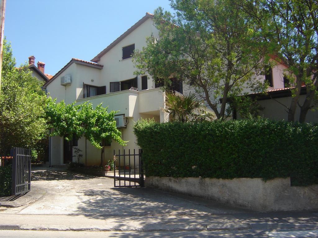 Apartments Tena With Private Parking Πούλα Εξωτερικό φωτογραφία
